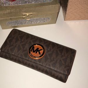 Fulton Logo Carryall Wallet $32.00 TODAY ONLY